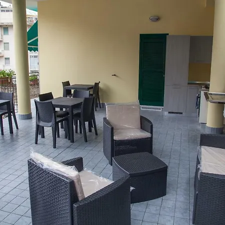 Lägenhetshotell Casa Delle Ginestre Bike Sanremo