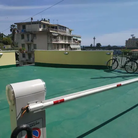 Lägenhetshotell Casa Delle Ginestre Bike Sanremo
